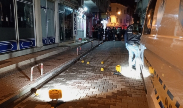 Kahvehane Önünde Silahlı Saldırıya Uğradı