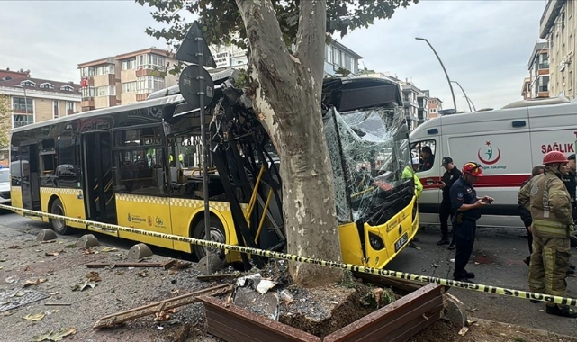 Kontrolden Çıktı, Ağaca Çarptı:7 Yaralı