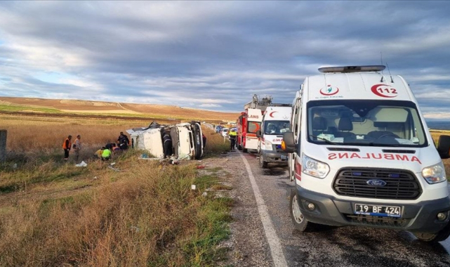 Minibüs İle Tanker Çarpıştı:1 Ölü,18 Yaralı