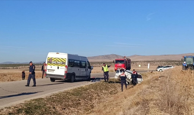 Okul Servisi Otomobille Çarpıştı:4 Ölü,2 Yaralı