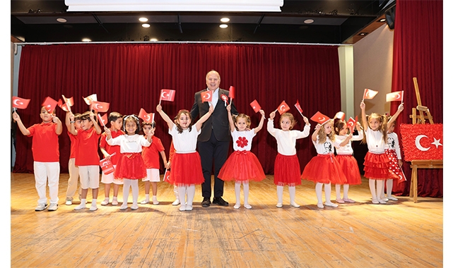 Yüreğir’in Minik Öğrencileri 29 Ekim’i Coşkuyla Kutladı