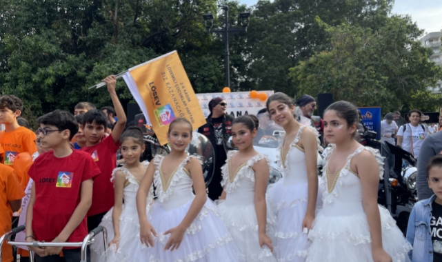 Adana’da Lösev’den Farkındalık Korteji