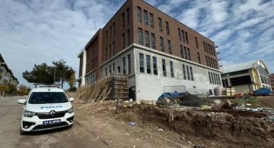 Asansör Boşluğuna Düşüp Öldü