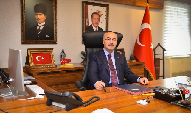 ''Atatürk,Tarih Hafızasına Derin İzler Bırakmış Büyük Bir Liderdir''