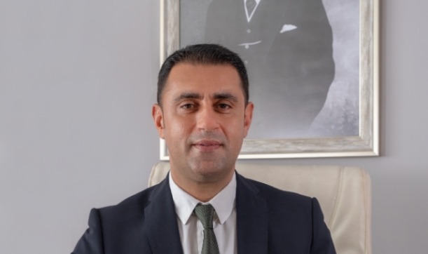 ''Atatürk,Tarih Sahnesine Adını Silinmeyecek Altın Harflerle Yazdırdı''