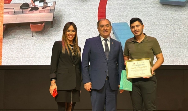 ATÜ’lü Öğrenci "1. Genç Çevirmen Adayları Yarışması”nda Birinci Oldu