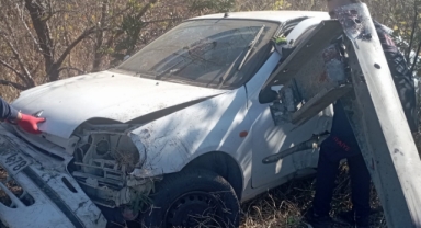 Bariyerelere Çarpıp Devrildi, Sürücü Öldü