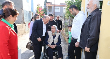 Başkan Demirçalı Kendi Elleriyle Akülü Sandalye Hediye Etti