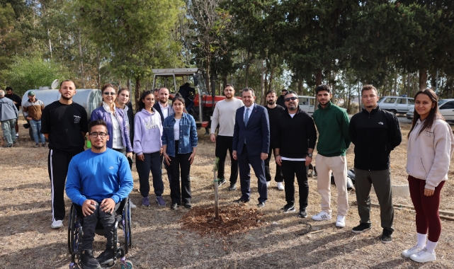 ÇÜ'de 150 Fidan ''Geleceğe Nefes'' İçin Toprakla Buluşturuldu