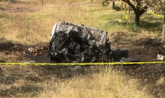 Devrilip Alev Alan Otomobildeki 2 Kişi Öldü