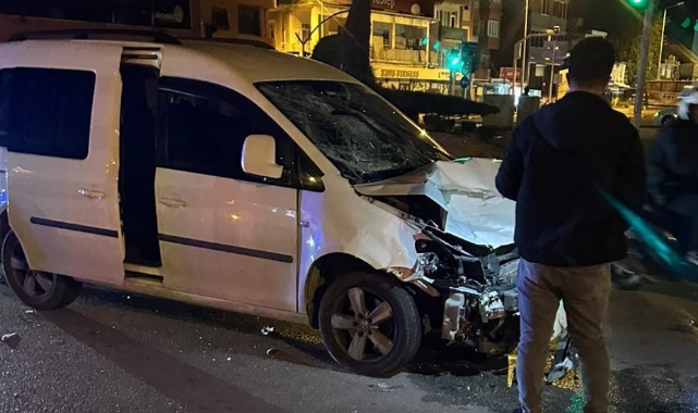 Elektrikli Bisiklet Kamyonetle Çarpıştı:1 Ölü,2 Yaralı