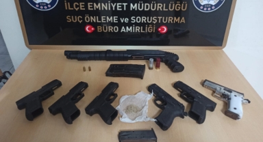 Evinde 7 Silah ve Uyuşturucu Bulunan Çocuk Tutuklandı