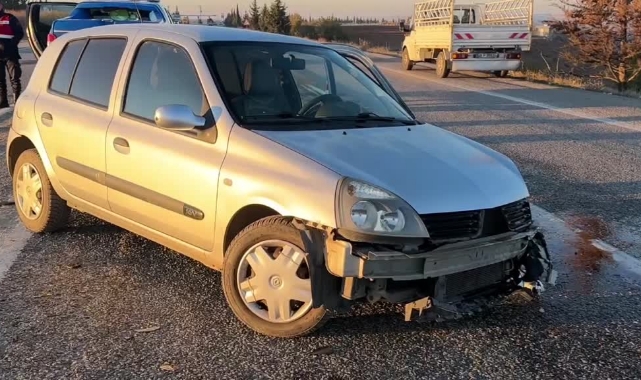 İki Otomobil Çarpıştı:2 Yaralı