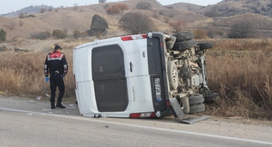 İşçi Servisi Traktörle Çarpıştı:16 Yaralı