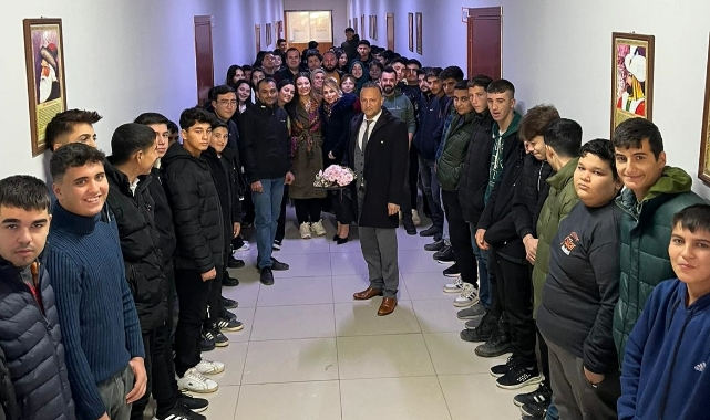 Kavga Şakasıyla Öğretmenler Günü'nü Kutladılar