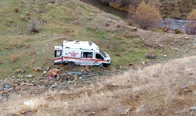 Kaza İhbarına Giden Ambulans Şarampole Devrildi