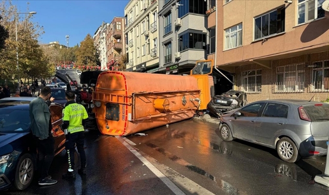 Kontrolden Çıktı, 8 Araca Çarptı