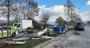 Kontrolden Çıktı,Ağaçlara Çarpıp Devrildi:2 Ölü