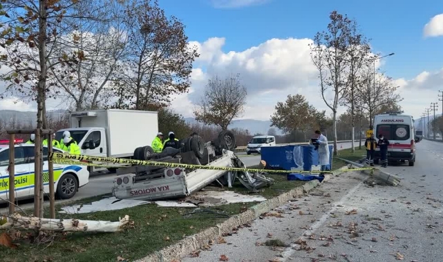 Kontrolden Çıktı,Ağaçlara Çarpıp Devrildi:2 Ölü