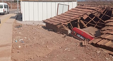 Kontrolden Çıktı, Binanın Çatısına Düştü