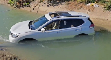 Köpeğe Çarpmamak İçin Manevra Yaptı, Sulama Kanalına Uçtu