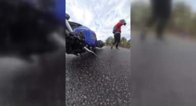 Mazot Dökülen Yolda Art Arda 3 Kaza