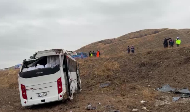 Midibüs Şarampole Devrildi