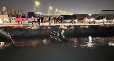 Otomobil Sulama Kanalına Düştü