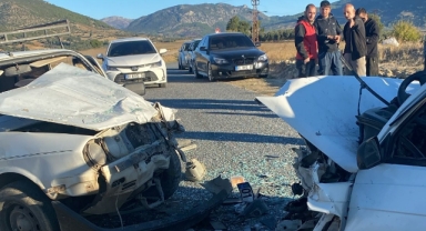 Otomobiller Çarpıştı:5 Yaralı
