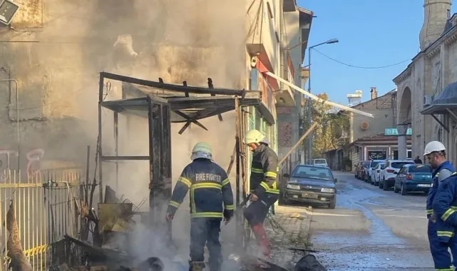 Piknik Tüpü Patlayan Taksi Durağı Yandı