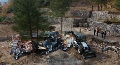 Pozantı Belediyesi ''Kaçak Yapılaşmaya'' Geçit Vermiyor