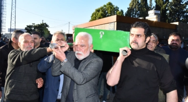 Şarkıcı Bayhan'ın Babasının Cenazesi Adana'da Toprağa Verildi