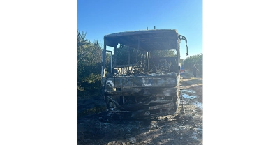 Tarım İşçilerini Taşıyan Midibüs Yandı