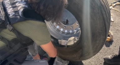 Tırın Lastiklerinden 53 Kilogram Esrar Çıktı