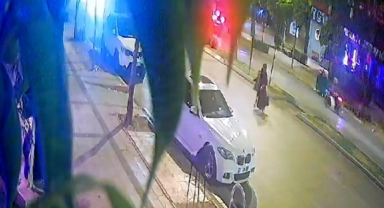 Yaya Geçidinde Dehşet! Anne-Oğula İki Otomobil Çarptı