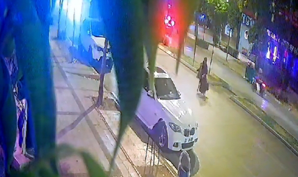 Yaya Geçidinde Dehşet! Anne-Oğula İki Otomobil Çarptı