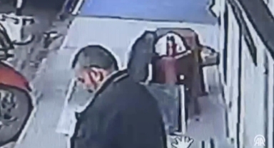 Yemeğini Kedi Çaldı!