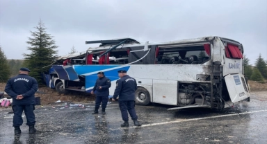 Yolcu Otobüsü Devrildi:1 Ölü,41 Yaralı