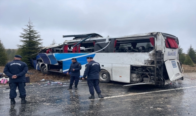 Yolcu Otobüsü Devrildi:1 Ölü,41 Yaralı