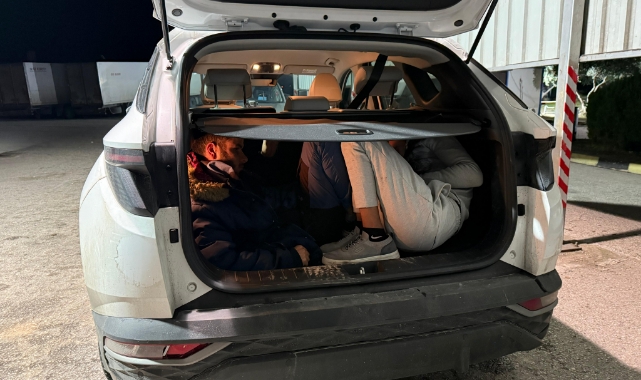 12 Düzensiz Göçmen,2 İnsan Kaçakçısı Yakalandı