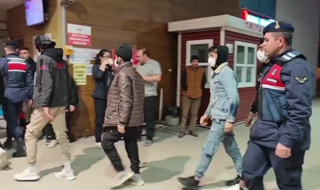 13 Düzensiz Göçmen Yakalandı