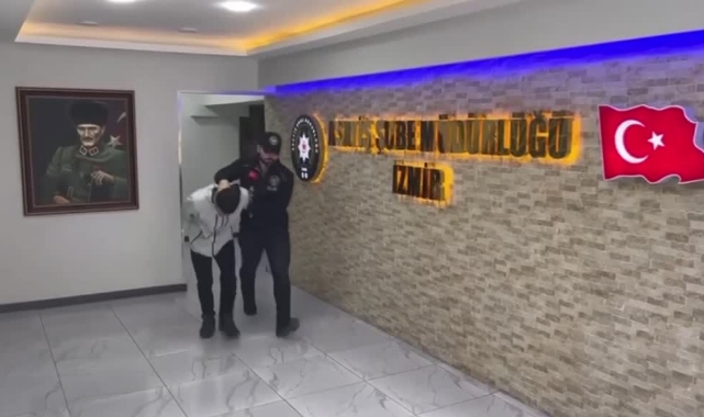 Bıçakladığı Kişinin Telefonunu Gasp Etti