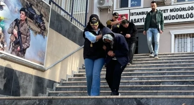 Biri Oyaladı Diğeri Çaldı!