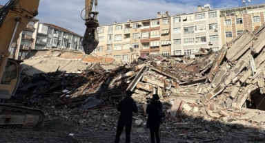 Boşaltılan Bina Yıkım Sırasında Çöktü