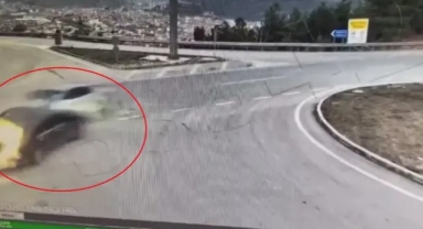 Çarpışan İki Otomobilden Biri Yandı,2 Yaralı