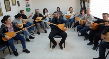 Çukurova'da ''Saz Kursu''na Yoğun İlgi