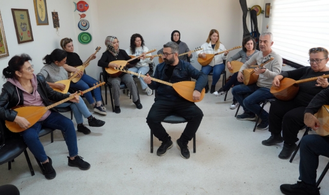 Çukurova'da ''Saz Kursu''na Yoğun İlgi