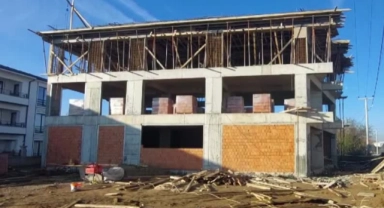 Elektrik Akımına Kapıldı, 3. Kattan Düşüp Öldü