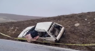 Feci Kazada Sürücü Öldü,Eşi Yaralandı