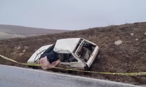Feci Kazada Sürücü Öldü,Eşi Yaralandı